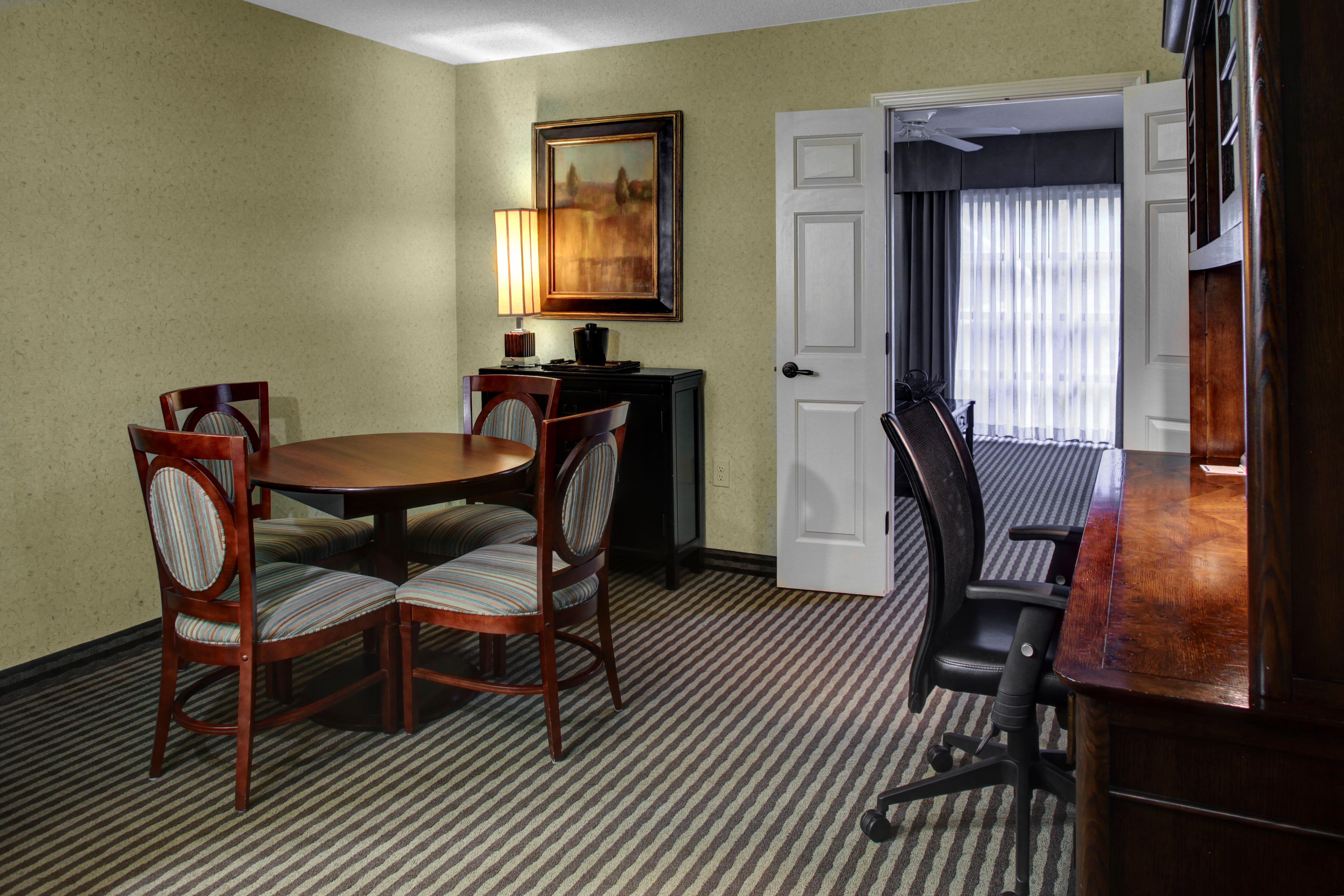 Holiday Inn Express Hotel & Suites Atlanta Buckhead By Ihg Zewnętrze zdjęcie